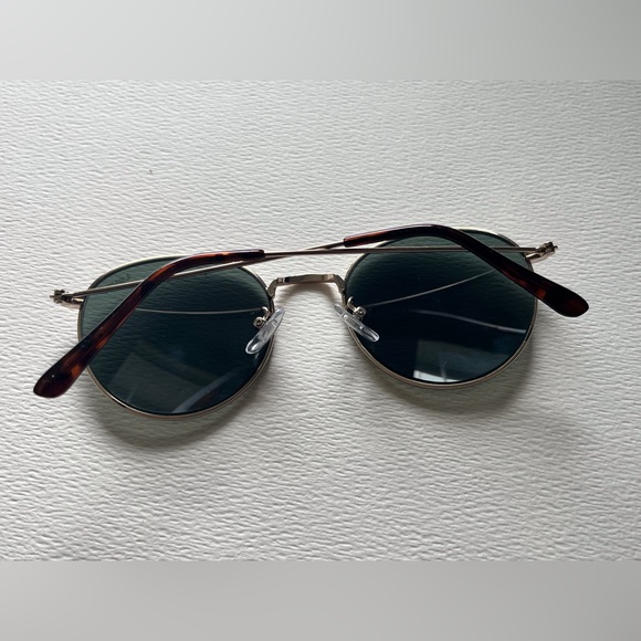Super cute rounded Levi’s sunglasses - Picture 2 of 7